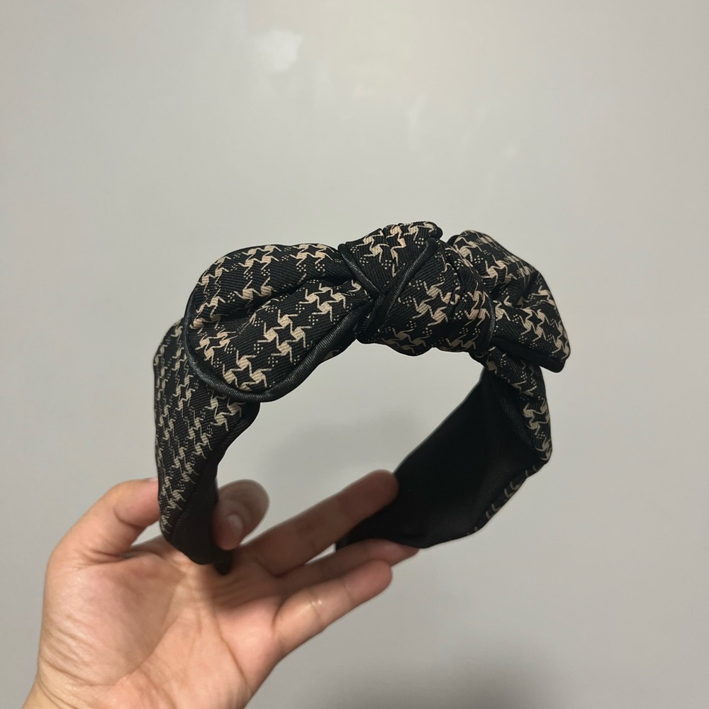 Elegant Black and Tan Headband